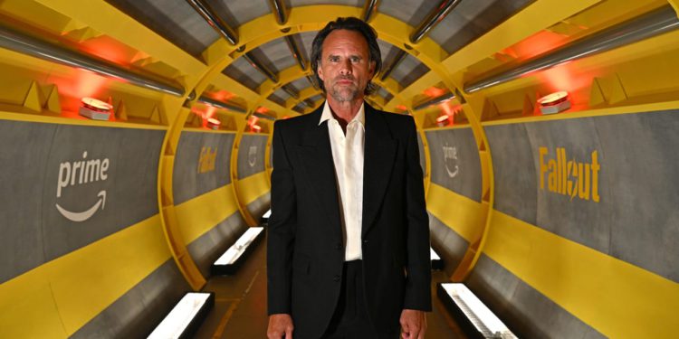 “Ako je ovo moja sudbina … pa … f *** it ‘ – Fallout Star Walton Goggins reagira nakon što Pete Davidson predviđa da će ga navijači’ okrenuti ‘kao što su to učinili s Pedrom Pascalom