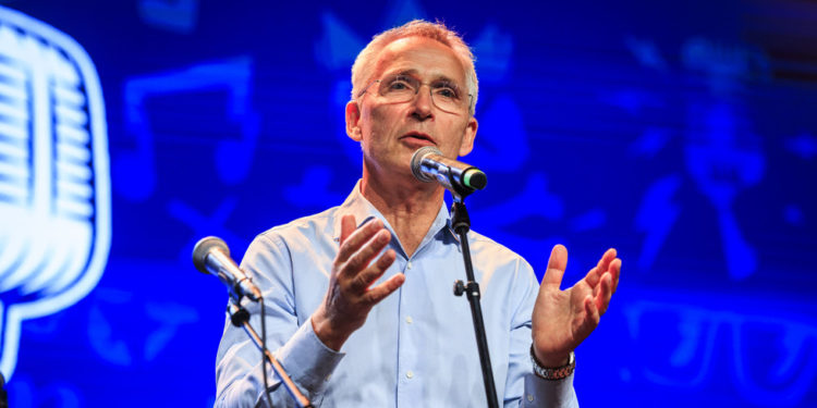 Bivši šef-šef poziva da žrtvuje zdravlje i obrazovanje za financiranje Ukrajine-RT World News