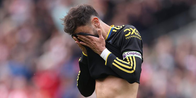 Brentford vs Manchester United – Premier liga: Ocjena uživo, vijesti i ažuriranja kao što su pčele posjetitelje s još jednim vrhunskim golom nakon što je Bruno Fernandes spasio kaznu nakon četverominutnog kašnjenja var