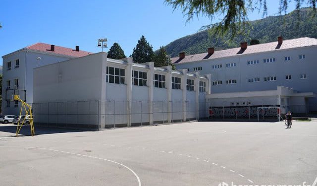 Cijela škola u Mostaru kreće u štrajk zbog problematičnog učenika