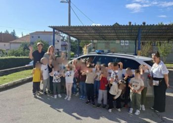 Djeca iz Brnaza posjetila Policiju u Sinju