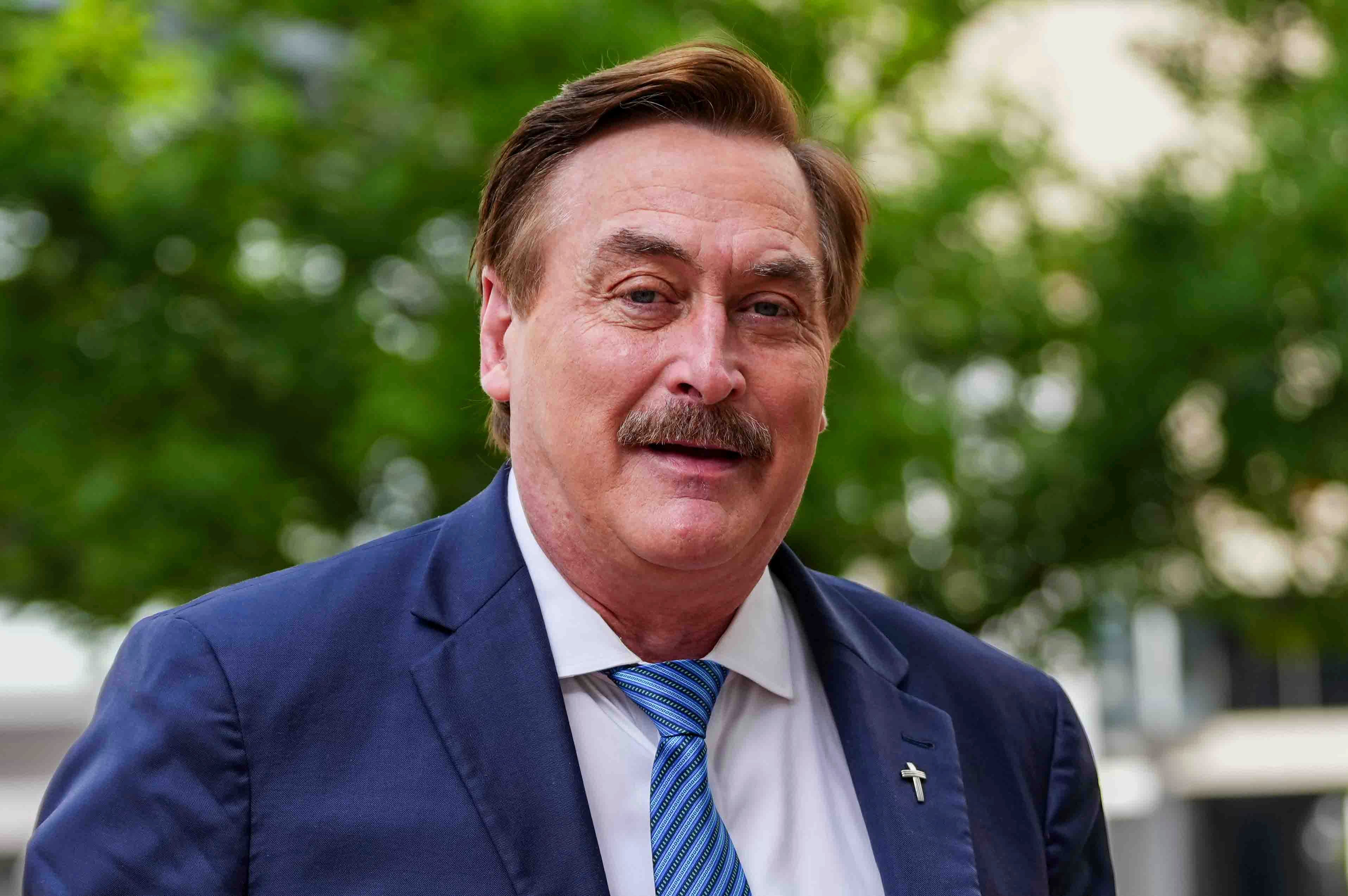 Mike Lindell, izvršni direktor Mypillowa i Ally of Donalda Trumpa, kaže da se igra s idejom da se kandiduje za guvernera Minnesote