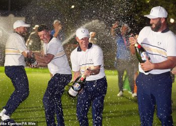 Europski junaci Ryder Cupa divljaju dok Rory McIlroy vodi proslave Boozyja nakon dramatičnog trijumfa na američkom tlu