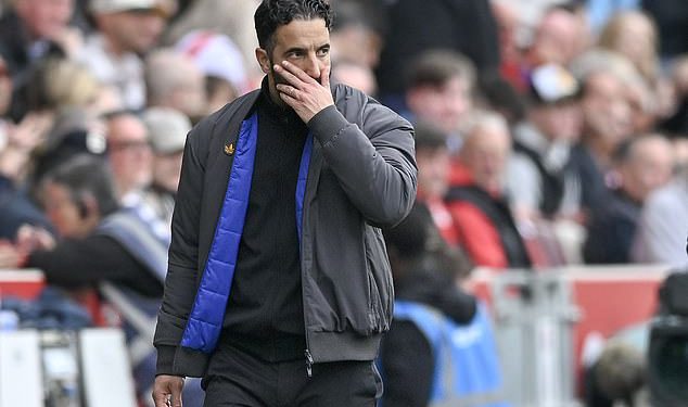 Gary Neville precizira “grozan” trenutak koji pokazuje igračima Uniteda koji sada “možda sumnjaju u” sustav Ruben Amorim nakon “smiješne” odluke – s skraćivanjem kvota za otpuštanje