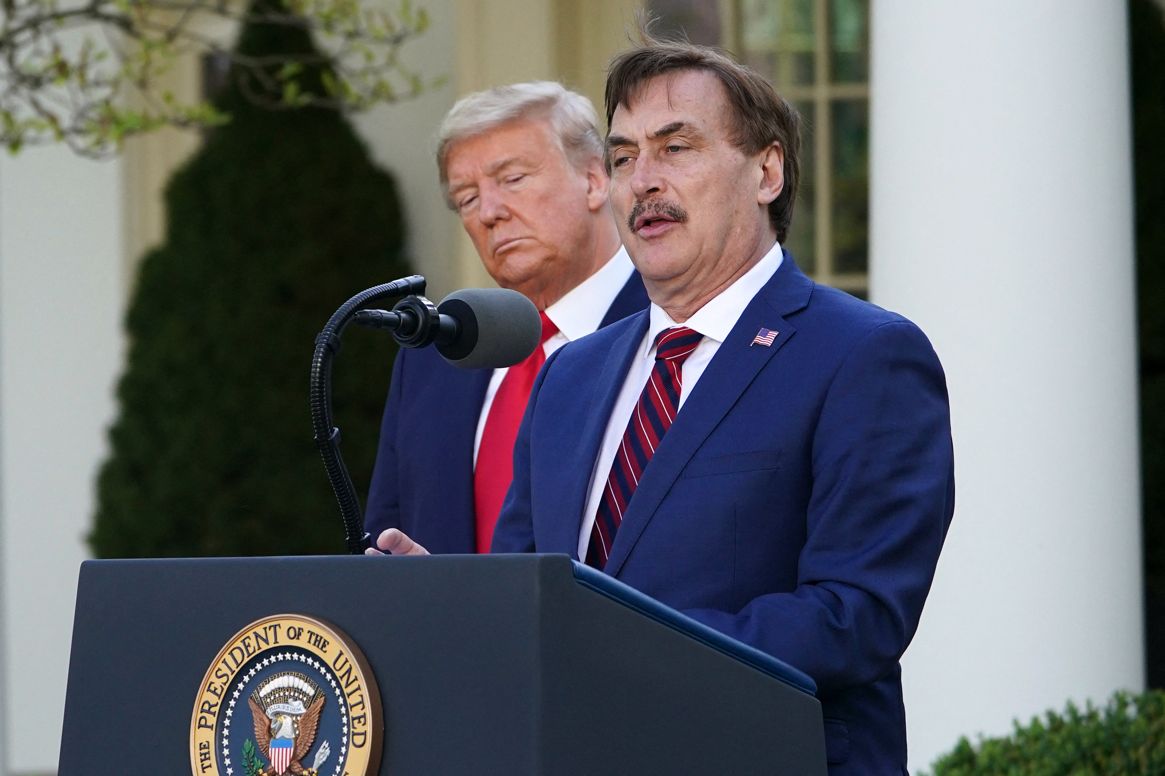 Unatoč svojoj revnosnoj podršci Trumpa u prošlosti i ohrabrenju predsjednika da se kandidira za guvernera prije 2022. godine, Lindell je rekao da još uvijek nije razgovarao o potencijalnom trčanju s njim ovaj put oko