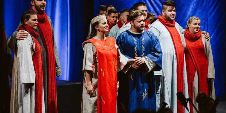 Glazbeno-scenski spektakl Krunidba kralja Tomislava na otvorenju nove sezone HNK Split