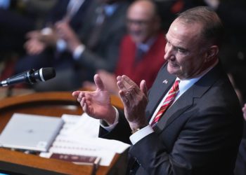 Guverner Missourija potpisuje novu kongresnu preraspodjelu karte koju je podržao Trump