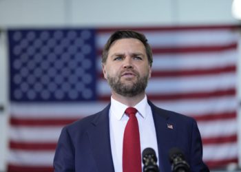 JD Vance priznaje da su namirnice i kućište preskupo, ali bizarno krivi Biden