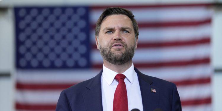 JD Vance priznaje da su namirnice i kućište preskupo, ali bizarno krivi Biden