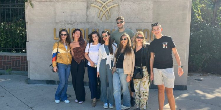 KUDŽ Filip Dević stigao u Chicago: Hrvatska pjesma i ples u “vjetrovitom gradu”