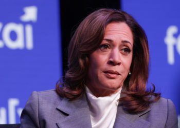 Kamala Harris ogorčena optužnicom Jamesa Comeyja: “Šališ li se?”