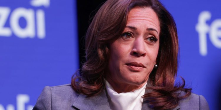 Kamala Harris ogorčena optužnicom Jamesa Comeyja: “Šališ li se?”