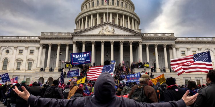 Kash Patel negira Trumpa da je pobudio da su agenti FBI -a poticali 6. siječnja nerede: ‘Misija za kontrolu gužve’