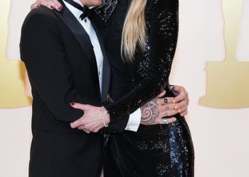 Keith Urban daje emocionalnu ispovijed o svojoj vezi s Nicole Kidman u iscrpljenom isječku: “Puhao sam naš brak sa Smithereensima”