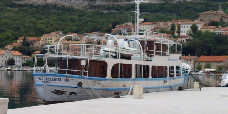 Kupac odustao od školskog broda “Vila Velebita Dva”