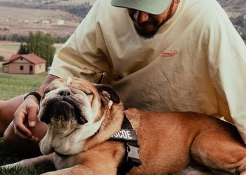 Lewis Hamilton otkriva da je njegov voljeni veganski buldog Roscoe (12) odložen nakon četiri dana na životnu podršku