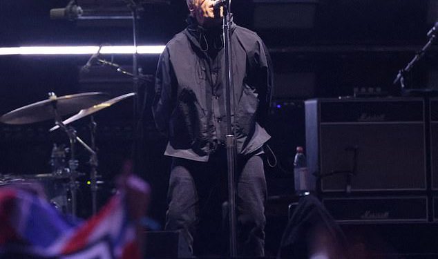 Liam Gallagher šalje obožavatelje Oasisa divlje jer tvrde da je podijelio ogroman trag koji će bend nastupiti u Knebworthu u sada izbrisanom tvitu