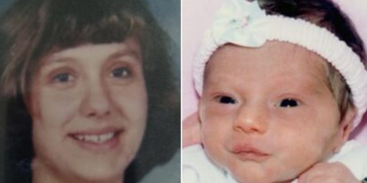 Mama je ubijena 1998. godine i odvedeno je njezino dijete. Policajci kažu da su joj pronašli ubojicu, ali dijete ostaje nestalo