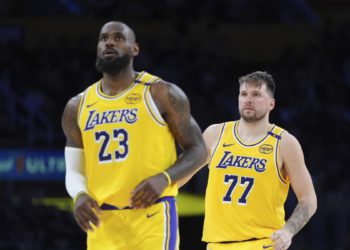 NBA Lakers produžuje s trenerom Redickom