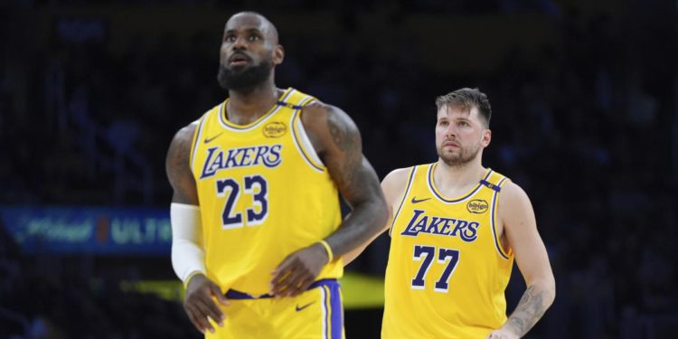 NBA Lakers produžuje s trenerom Redickom