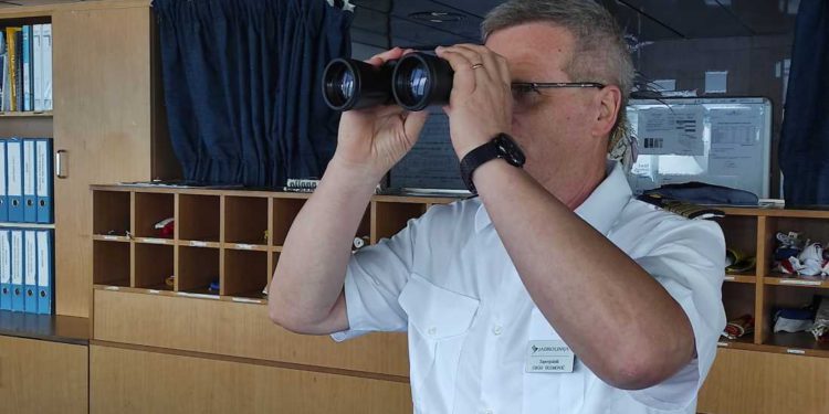 Napravio sam više manovri pristajanja, nego što ravnatelj Lučke uprave ima sati plovidbe kao zapovjednik broda!