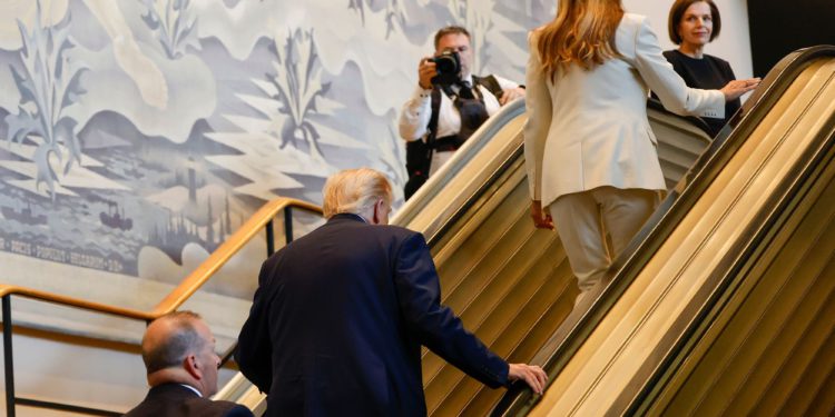 Newsomov najnoviji Trumpov trol osvrće se na ‘eskalatorgate’ i poteškoće rekavši acetaminofen