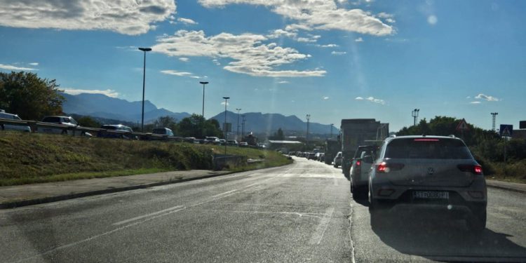 OGROMNA GUŽVA OD KAŠTELA DO SPLITA “U koloni sam već sat vremena i još nisam blizu cilja”