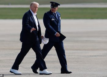 Obožavatelji američkog Ryder Cupa žele da se Donald Trump igra nakon groznog početka jer predsjednik Dons Golf cipele za Bethpage Trip