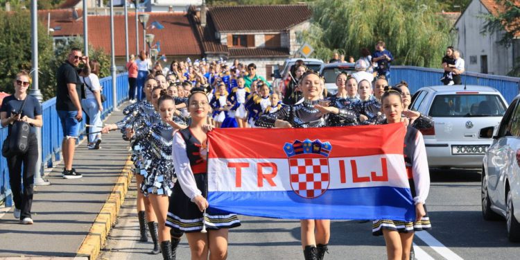 Održana revija mažoretkinja u Trilju