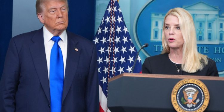 Optužnik glavnog odvjetnika Pam Bondija u optužnici James Comey: “Najgori zlostavljanje u povijesti DOJ -a”