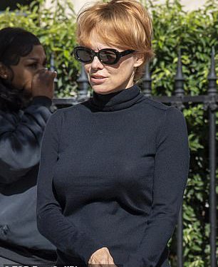Pamela Anderson (58), jarka joj zaštitni znak plavokose brave i debitira podebljani novi izgled u Parizu