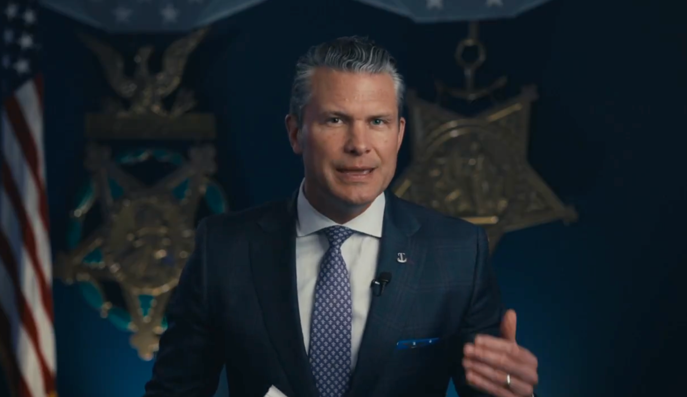 Ratni sekretar Pete Hegseth kaže da će vojnicima koji su se 1890. borili u ranjenom koljenu dopušteno zadržati svoje medalje časti u videu objavljenom na društvenim mrežama u četvrtak, 25. rujna 2025.