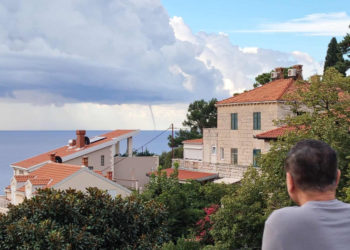 Pijavica uočena kod Grada (FOTO/VIDEO)