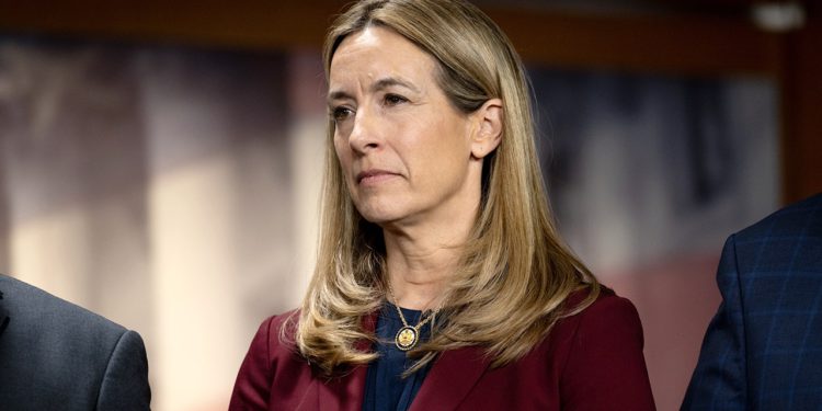Rep. Sherrill se suočava s optužbama za nepotizam zbog prijema dječje pomorske akademije