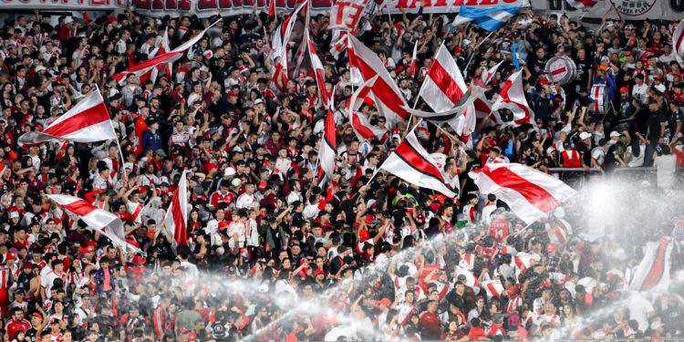 River ploča crna kriza, 4 uzastopna poraza i obožavatelji u pobuni