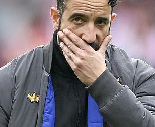 Ruben Amorim trebao bi ostaviti čovjeka ujedinjenog ‘što je brže moguće’, a vrijeme zaduženo je “katastrofa”, tvrdi Jamie Carragher – jer imenuje jedan razlog zašto je još uvijek u poslu