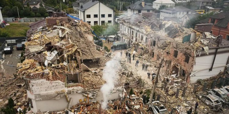 Rusija pokreće masovni bespilotni napad i raketni napad na Ukrajinu, ubija 4