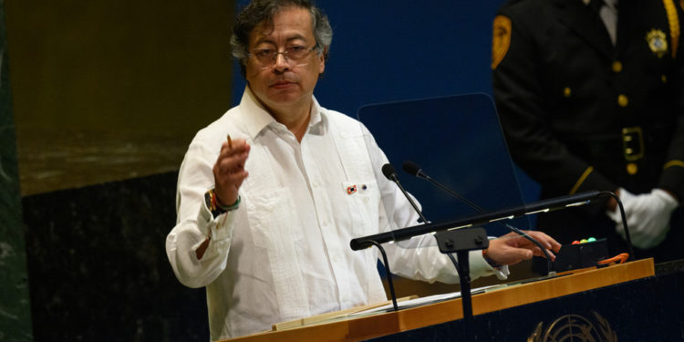 SAD opoziva vizu kolumbijskog predsjednika za pozivanje američkih vojnika da ‘ne poštuju Trumpa’ – RT World News