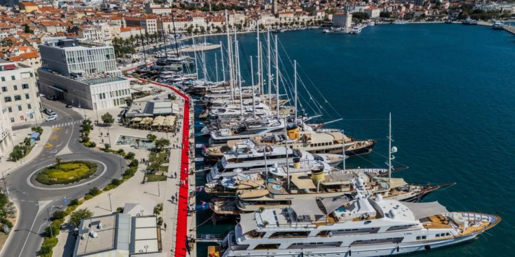 SPLIT PODRŽAO OTVORENJE CROYA-e: Večernji sati na Zapadnoj obali u znaku glazbe, mora i luksuza