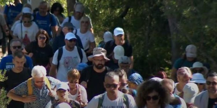 Šibenski Camino okupio hodočasnike iz 20 zemalja: ‘Brežuljci, zelenilo, plavo nebo, more…Imate prekrasnu zemlju’