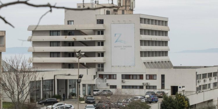 Slobodna Dalmacija – ANKETA Lome se koplja oko bivšeg odmarališta JNA u Splitu; jedni bi starački dom, drugi bi studentski. Što vi mislite?