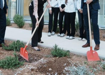 Slobodna Dalmacija – FOTO Znate li što je ova misteriozna kutija? Zakopali je ispred splitske škole; ravnatelj je Šutina desna ruka