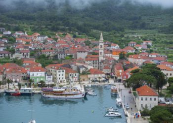 Slobodna Dalmacija – Inspekcija na Hvaru uhvatila ribara koji je ‘muljao’ s ulovom. A što mislite kako se branio?