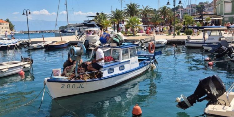 Slobodna Dalmacija – Kapetan otvoreno o turistima, cijenama na Jadranu i ‘lošim gostima’: ‘Dobri su oni ljudi, ali ovo im je problem…’