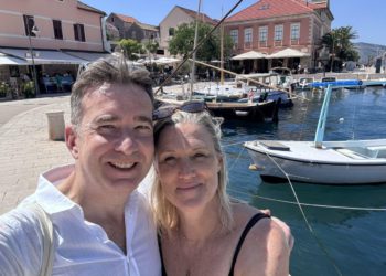 Slobodna Dalmacija – Na Hvaru smo sreli zanimljivog gosta. Intervjuirao je Clintona i Obamu, bio faca u Twitteru… Evo što nam je ispričao