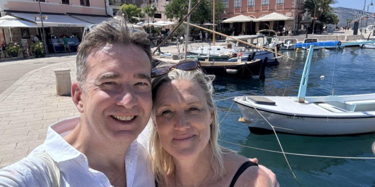 Slobodna Dalmacija – Na Hvaru smo sreli zanimljivog gosta. Intervjuirao je Clintona i Obamu, bio faca u Twitteru… Evo što nam je ispričao