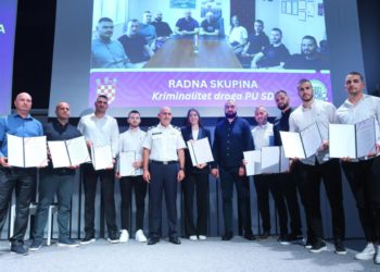 Slobodna Dalmacija – Oni su najbolje što ima splitska policija; dodijeljene nagrade najzaslužnijima, ovo su imena svih 50 nagrađenih…