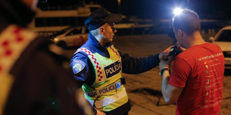 Slobodna Dalmacija – Preko 100 vozača je splitska policija ovog vikenda uhvatila pijane za volanom. Ali samo jedan je imao ovoliko promila…