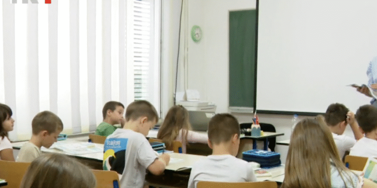 Slobodna Dalmacija – Škola bila pred zatvaranjem, a sad odjednom pun razred prvašića! U selo doselile mlade obitelji, dosta im je bilo grada