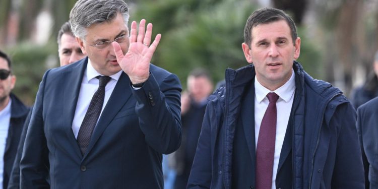 Slobodna Dalmacija – U Splitu se u ponedjeljak potpisuju tri važna ugovora: Stiže i Plenković, dolaze i ministri… Jedan je posebno bitan